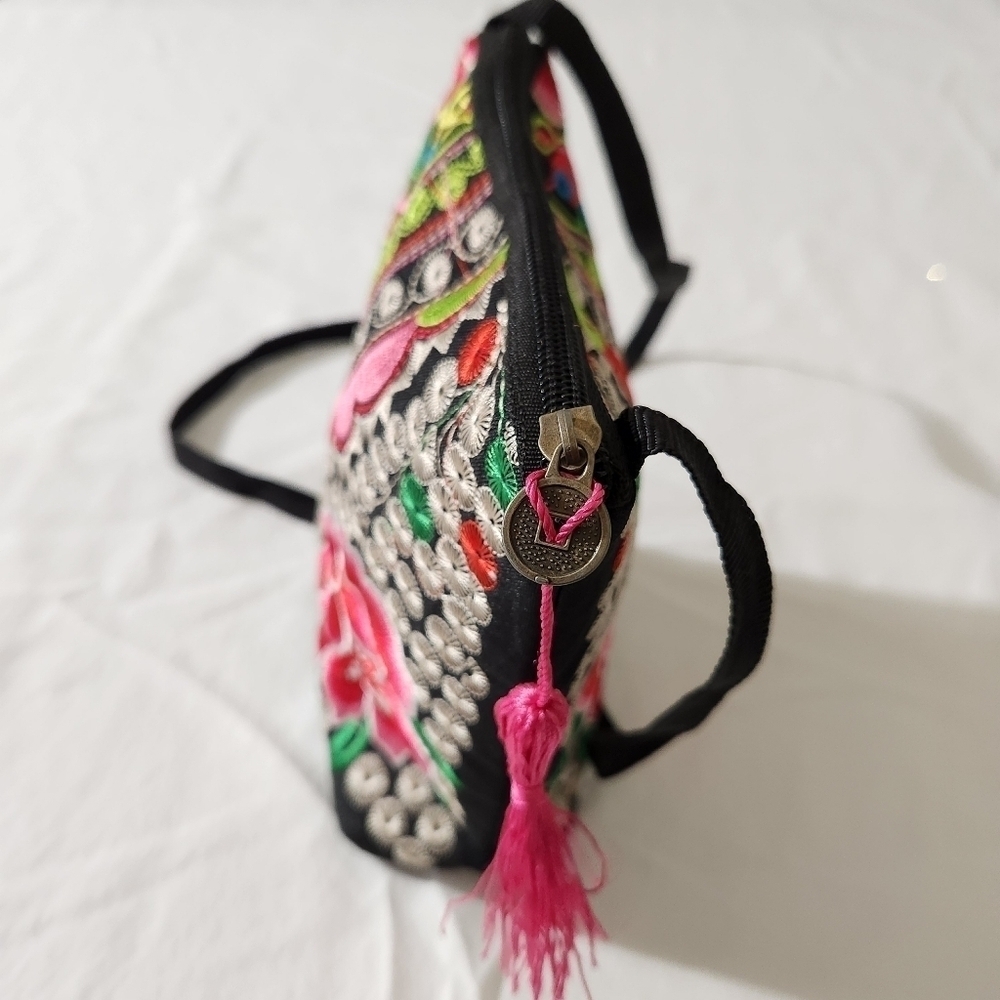 Women's Detail Floral Embroidered Black Small Crossbody Shoulder Bag Lightweight - Picture 5 of 16